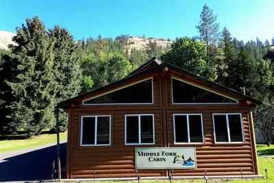 Image de Cozy Middle Fork Cabin. \n Across from Clearwater River