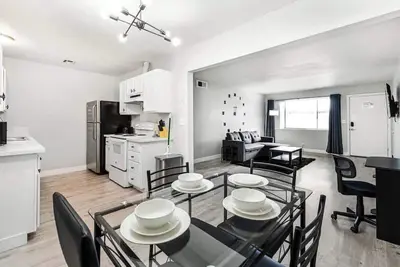 Image de Cozy 1 Bed, Sleeps 4! Near Strip! Perfect GetAway!