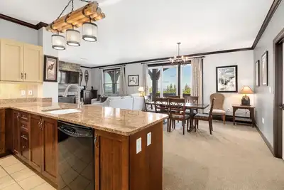 Image de Hearthstone Lodge Corner Unit with a View
