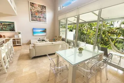 Image de Charming 2-bedroom Sea Loft - King Bed - Sleeps 6