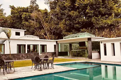 Super comfortable cabin with pool, surrounded by nature, close to downtown.