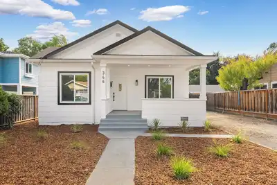 Image de Single Family Home w/ 3br & 2br