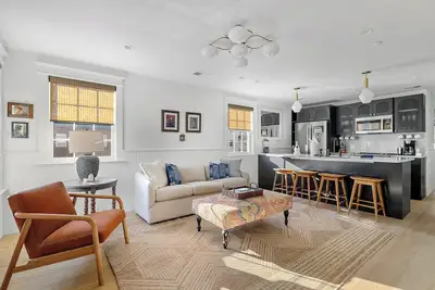 Image de The Fireplace Suite | Cozy Downtown Abode