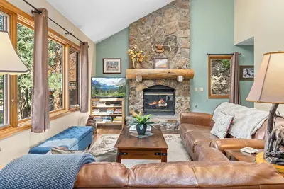 Image de McDermott Base Camp by Estes Park Homes