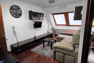 Image de Centrally located, views and with garage.