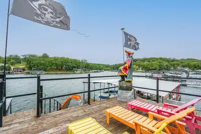 Image de Dock w/ Deck & Waterslide: Lake of the Ozarks Gem!