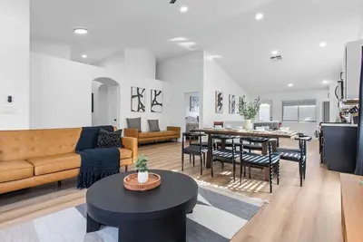 Image de Spacious 5 Br Home w/Games and Spa!