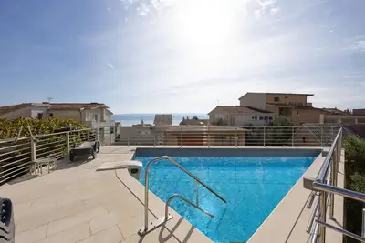 Image de Superbe appartement Ă Dugi Rat avec.