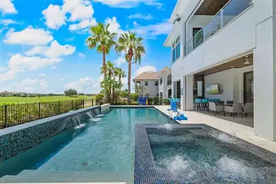 Image de The Wizarding Mansion | 8br Luxe Estate w/ Themed Rooms, Private Pool, Gym, and Arcades Near Disney