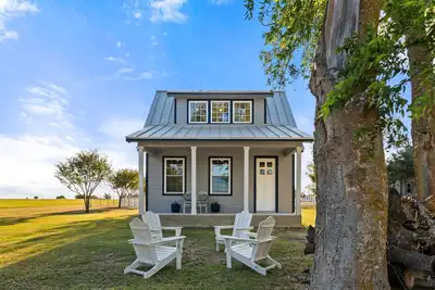 Image de *Brand New* Romantic 1br Chateau on 5 acres Near Samsung in Taylor
