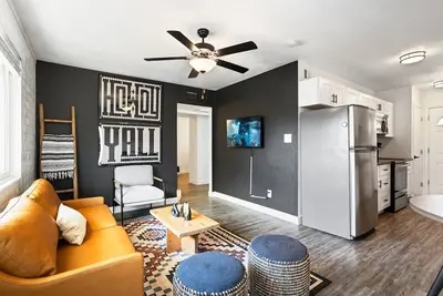 Image de Aura-2 Units-Next to the Entertainment District