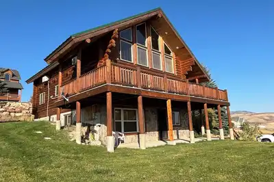 Image de Half Price fall special-Elkridge Log Cabin Sleeps 25 Amazing Lake Views & Access