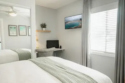 Image de Downtown La Mesa Gem - King Suite - Balcony & Private Backyard Escape