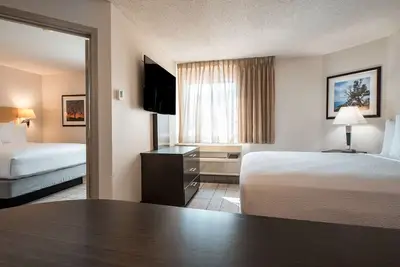 Image de 3 Pet-Friendly Suites w/ Full Kitchen & Laundry Facilities Near Airport