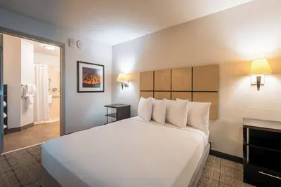 Image de 4 Affordable Suites w/ Spacious Work Area & Complimentary Coffee