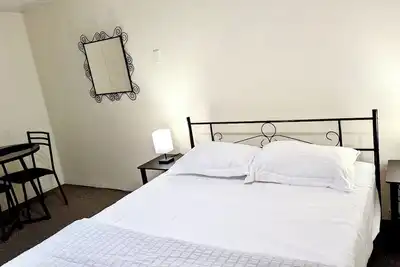 Image de Private Basement Suite, Heart of Downtown Yk.