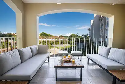 Image de Cozy 2-bedroom condo - Next to Beach Club - Luxury & Design - Sleeps 6