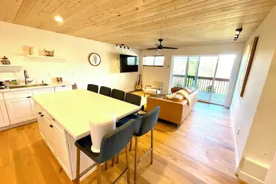 Image de Spacious 3-bedroom/ 2 bath apartment in Topanga Hills with Ac