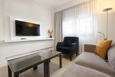 Image de Phaedrus Living: Mini Art House Matisse