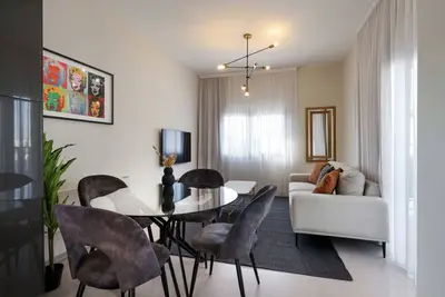 Image de Phaedrus Living: Mini Art House Warhol