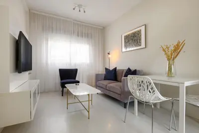 Image de Phaedrus Living: Mini Art House Pollock