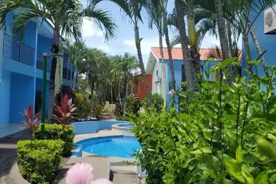 Image de Newly updated 2bd 2ba condo meters from the beach!