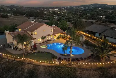 Image de Chardonnay Charm by AvantStay | Luxe Group Retreat w/ Pool | Mins to Wineries