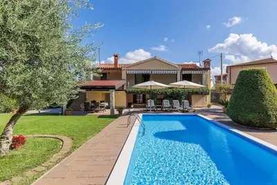 Image de Merveilleuse maison de vacances privée avec climatisation, Wifi, piscine privée, Tv et terrasse