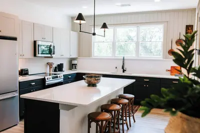 Upscale 2br Apartment by Mhm Luxury Properties