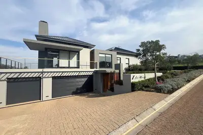 Image de Modern 4-bedroom house in Lifestyle Security Estate in Durbanville, Cape Town. \n