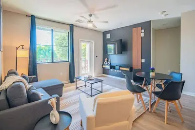 Image de Uptown Biltmore Retreat | Gym, Pool, W/D, WiFi