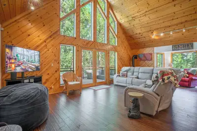 Image de All A-bear-ican Cabin in Camp Connell ~ with A\/C!