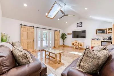 Image de Cottage Like Suite with Private Hot Tub