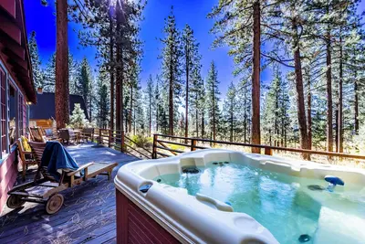 Image de Charming Lake Tahoe Cabin walking distance to beach! (Ep432)