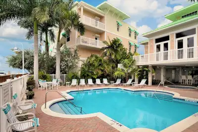 Image de Painted Sky~2 Br/2 Ba Waterfront Condo at Sunset Marina w/ Pool & Boat Slip!