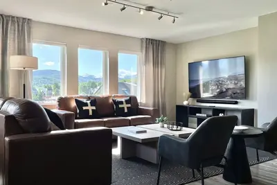 Image de Designer Condo #5, Epic Views, Hot Tub, 75\" & 55\" TVs, Sonos, Free Winter Bus
