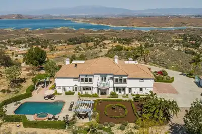 Image de 30+ Night Stay! Stunning House W\/Pool & Spa, Bridal Suite, Views!