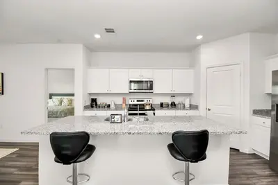Image de Exquisite 4-Bedroom Home near Katy Mills – Your Ideal Short-Term Retreat!
