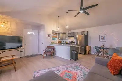 Image de No Cleaning Fee! ! ~King Bed~Near Dickies, Tcu, cultural district~Sleeps 6