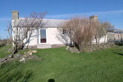 Image de Comfortable three bedroom bungalow located in Orkney Islands complete with emus.