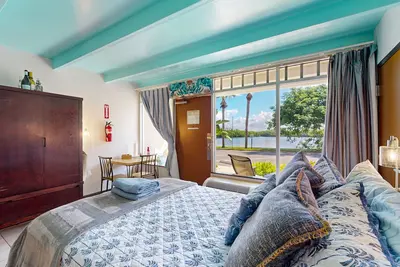 Image de Waterfront condo with community beach, 2 heated pools, hot tub, pickleball, Ac