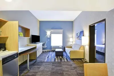 Image de 3 Spacious Suites Perfect for Families w/ In-Room Kitchenette - Near Beach!