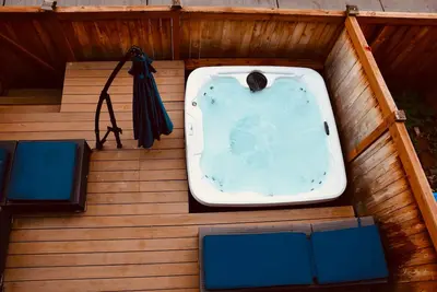 Image de Centrally located dog-friendly townhome with private hot tub and patio