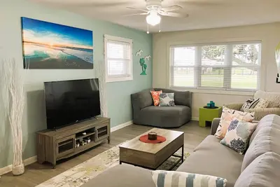 Image de Surfside Beach Bungalow- spectacular views of Rudee Inlet!