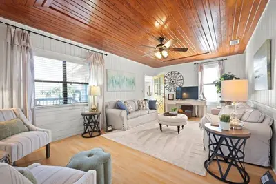Image de Charming 3-bdrm Beach House 1 block to the beach in sunny Jacksonville Beach