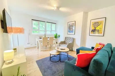 Image de Bright 3 Bedroom flat with private balcony near Finsbury Park Wood Green London