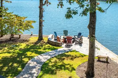 Image de Luxurious Lakefront Retreat