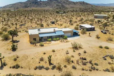 Image de Desert Dream: 7 acres of relaxation with hot tub, fire pit, and mountain views