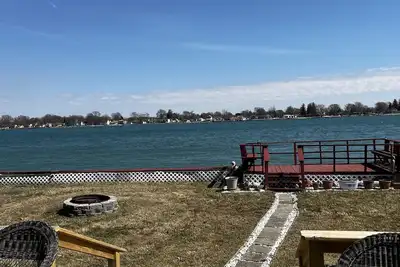 Image de Blue Water Bungalow :Endless Summer Views on the St. Clair River! Newly LIsted 2025!