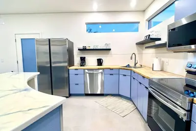 Image de Modern Studio Home w/ Private Yard  SolMod #2